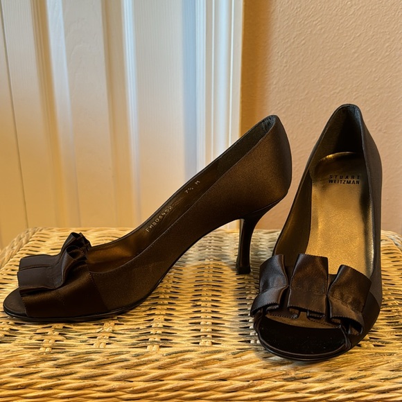 Stuart Weitzman Gigiritz Brown Satin Ruffle Peep-Toe Pumps sz 7.5 LIKE NEW - Picture 7 of 8
